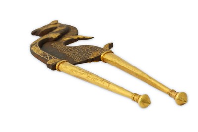Lot 308 - A HORSE-SHAPED GOLD-INLAID BETEL NUT CRACKER