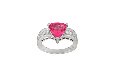 Lot 139 - A pink spinel and diamond ring The...
