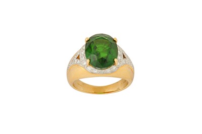 Lot 172 - A green tourmaline and diamond ring The...