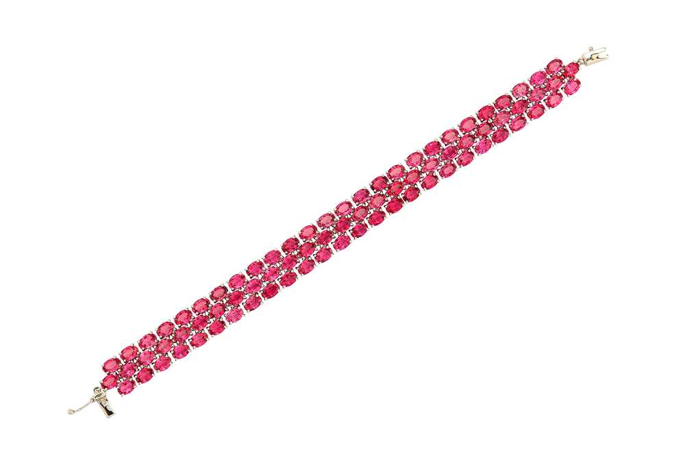 Lot 136 - A pink tourmaline bracelet Of articulated...