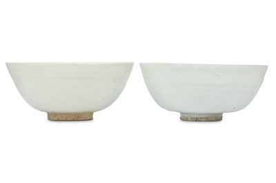Lot 136 - A PAIR OF CHINESE WHITE-GLAZED BOWLS. Ming...