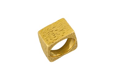 Lot 73 - A gold ring, by Alan Martin Gard, 1967 Of...