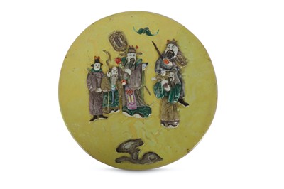 Lot 62 - A CHINESE FAMILLE VERTE CIRCULAR YELLOW-GROUND...