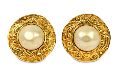 Lot 419 - Chanel 'Pearl' Clip On Earrings