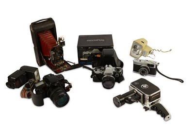 Lot 254 - A Group of Various Cameras