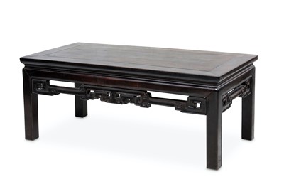 Lot 452 - A CHINESE HONGMU LOW TABLE.