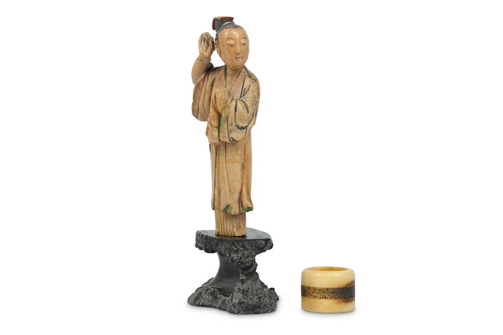 Lot 30 - A SMALL CHINESE STAINED SOAPSTONE FIGURE TOGETHER WITH A DEER BONE ARCHER’S RING.