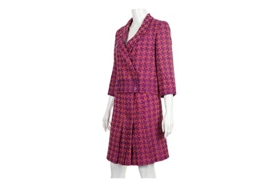 Lot 49 - Chanel Houndstooth Skirt Suit - Size 36