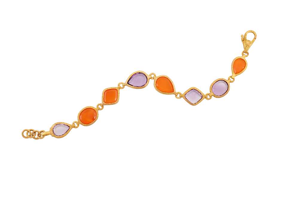 Lot 14 - A carnelian and amethyst bracelet Composed of...