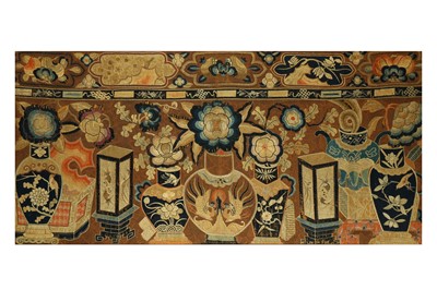 Lot 920 - A CHINESE EMBROIDERED 'HUNDRED ANTIQUES' TEXTILE PANEL.