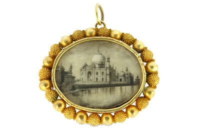 Lot 300 - λ AN INDIAN ARCHITECTURAL MINIATURE PAINTING BROOCH