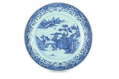 Lot 189 - A CHINESE BLUE AND WHITE 'LANDSCAPE' CHARGER....