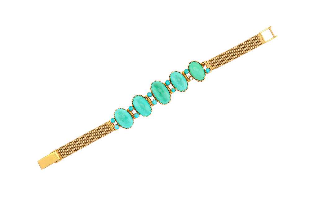 Lot 69 - A turquoise bracelet Set with five graduated...