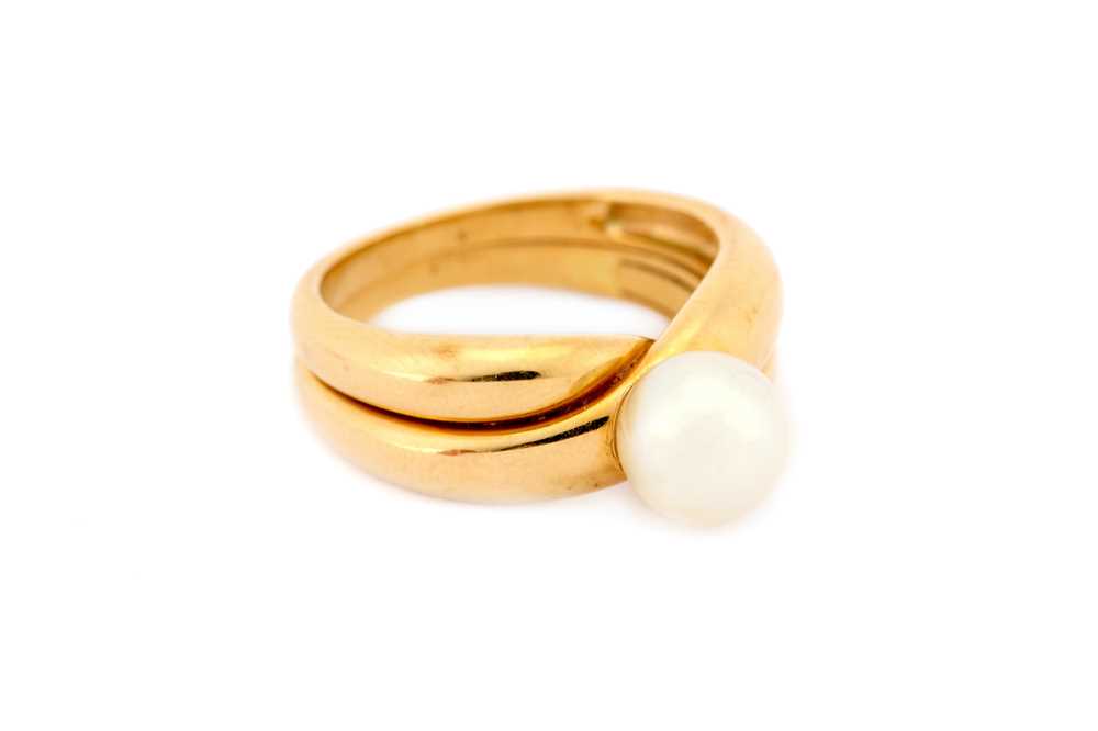 Lot 31 - A cultured pearl ring, by Christian Bernard,...