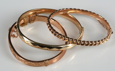 Lot 304 - Three 9ct gold hinged bangles, comprising a...