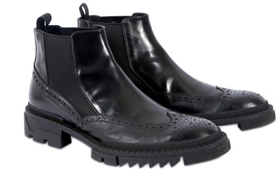Lot 153 - Versace Men's Black Chelsea Boots - size 46