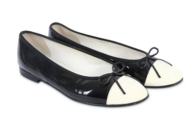 Lot 386 - Chanel Monochrome Patent Ballerina Flats