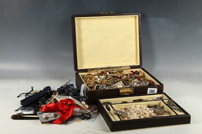 Lot 280 - A small selection of silver based jewellery...