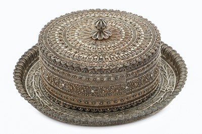 Lot 217 - A SILVER FILIGREE LIDDED BOX WITH SAUCER