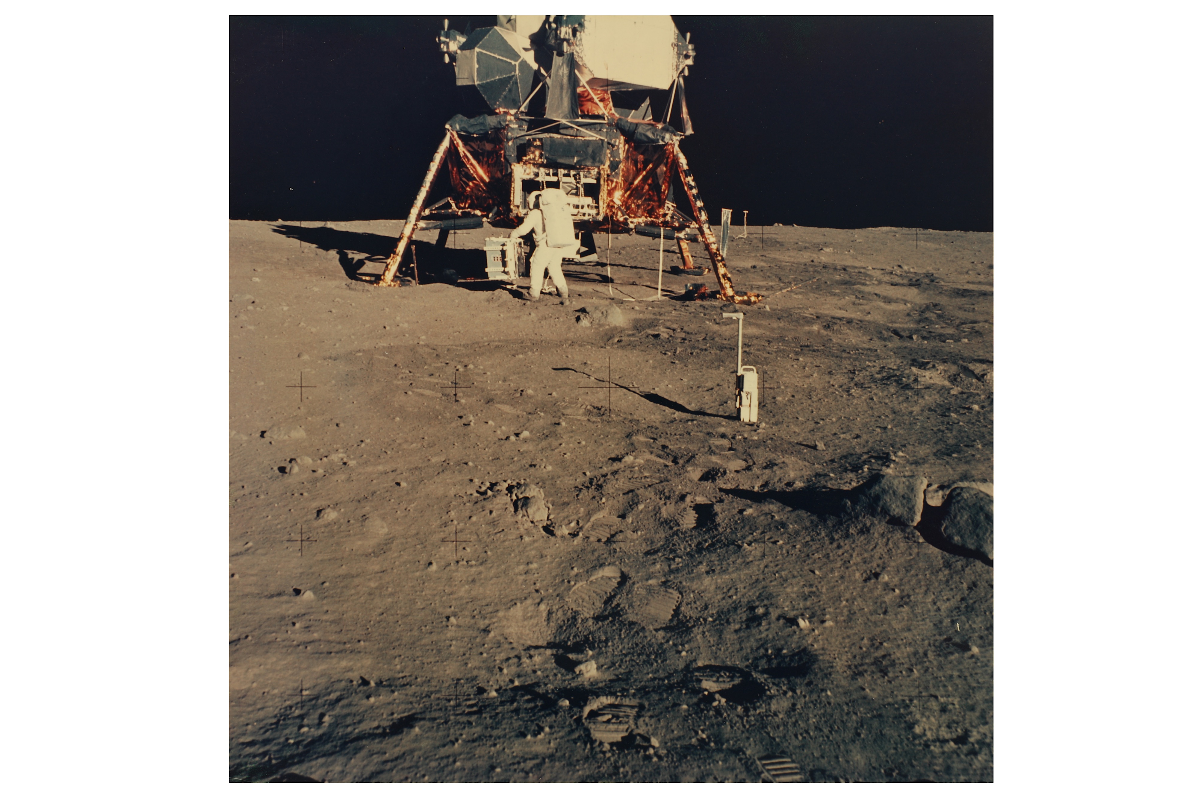 Lot 121 - NASA APOLLO MISSIONS PRESS PHOTOGRAPHS