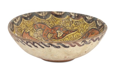 Lot 121 - A POLYCHROME-PAINTED EARTHENWARE POTTERY BOWL