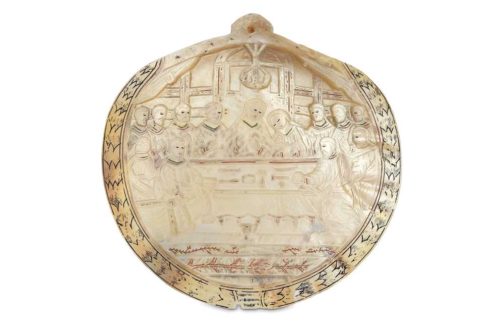 Lot 101 - λ A CARVED MOTHER-OF-PEARL SHELL PLAQUE WITH THE LAST SUPPER
