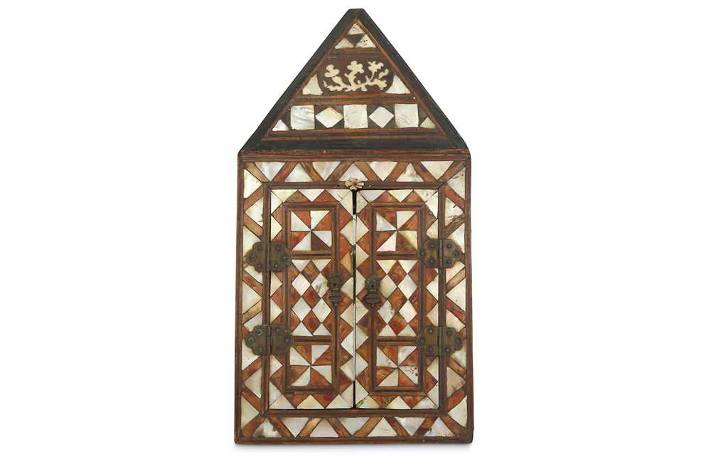 Lot 95 - λ A BONE, MOTHER-OF-PEARL AND TORTOISE SHELL-INLAID NICHE MIRROR