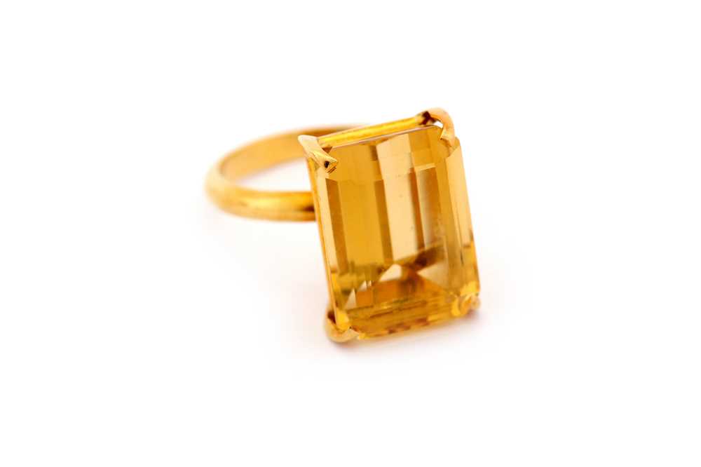 Lot 18 - A citrine single-stone ring, set with a...