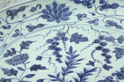 Lot 207 - A MONUMENTAL BLUE AND WHITE POTTERY CHARGER