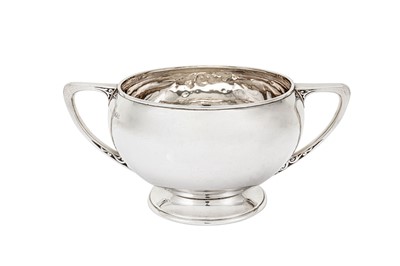 Lot 389 - A George V sterling silver twin handled bowl, London 1910 by Carrington & Co