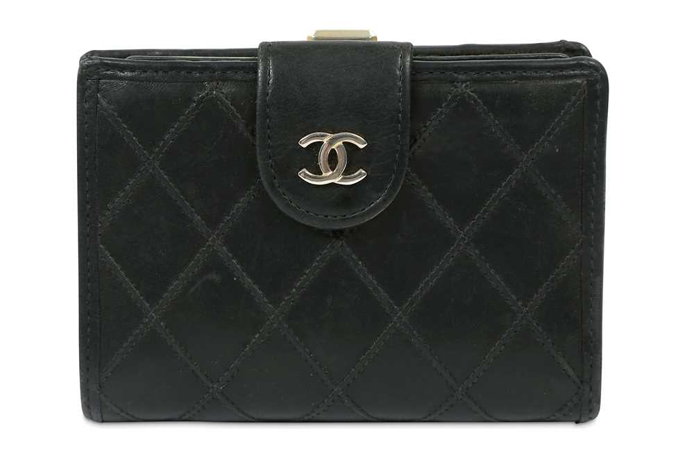 Lot 413 - Chanel Vintage Black Quilted Compact Wallet