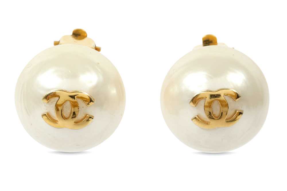 Lot 422 - Chanel CC 'Pearl' Clip On Earrings