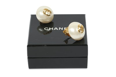 Lot 422 - Chanel CC 'Pearl' Clip On Earrings