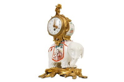 Lot 81 - AN EARLY 20TH CENTURY FRENCH ORMOLU MOUNTED...