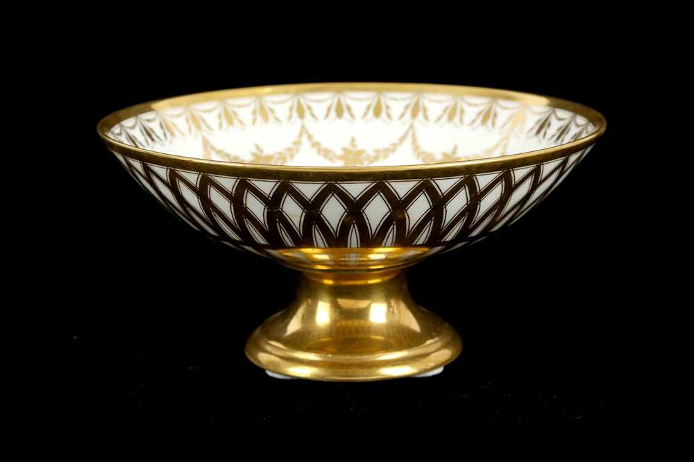 Lot 52 - A 19th Century Paris porcelain pedestal bowl