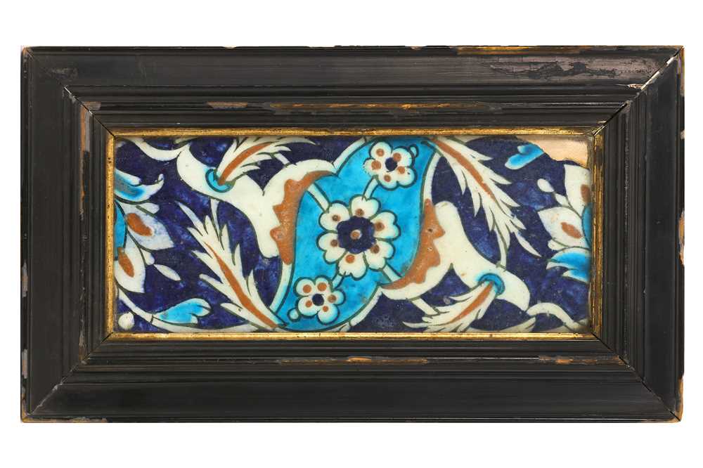 Lot 150 - A 17TH CENTURY TURKISH OTTOMAN IZNIK GLAZED...