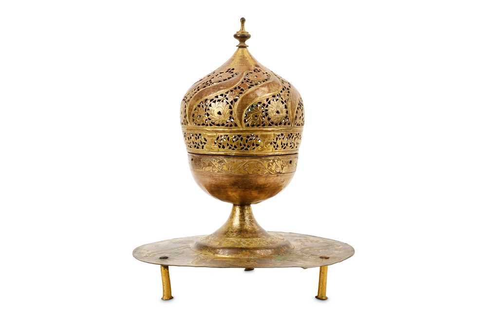 Lot 146 - A LATE 17TH / EARLY 18TH CENTURY TURKISH...