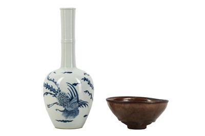 Lot 577 - A CHINESE BLUE AND WHITE 'PHOENIX' VASE TOGETHER WITH A CIZHOU TEABOWL.