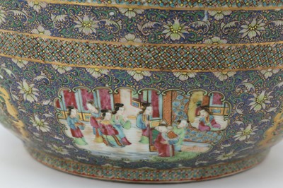 Lot 200 - A LARGE CANTON 'FAMILLE ROSE' PORCELAIN BOWL MADE FOR THE IRANIAN EXPORT MARKET