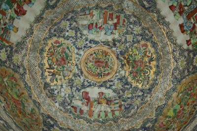 Lot 200 - A LARGE CANTON 'FAMILLE ROSE' PORCELAIN BOWL MADE FOR THE IRANIAN EXPORT MARKET