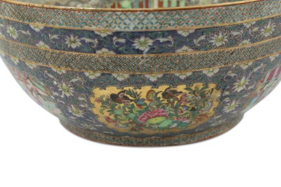 Lot 200 - A LARGE CANTON 'FAMILLE ROSE' PORCELAIN BOWL MADE FOR THE IRANIAN EXPORT MARKET