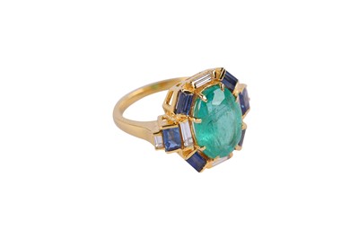 Lot 99 - An emerald, sapphire and diamond dress ring