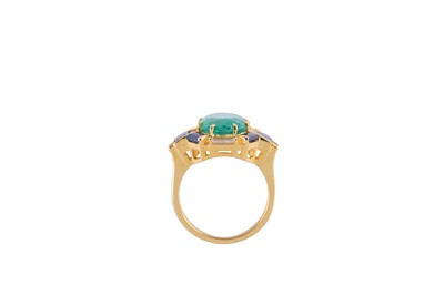 Lot 88 - An emerald, sapphire and diamond dress ring