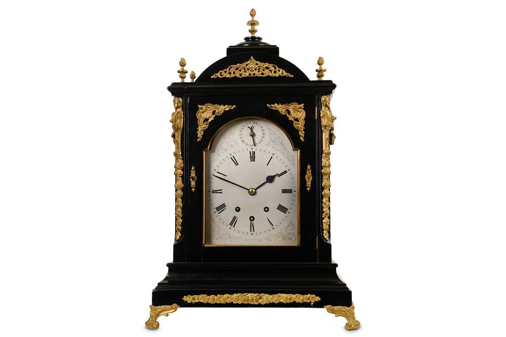 Lot 45 - A 19TH CENTURY EBONISED AND GILT BRASS MOUNTED MUSICAL QUARTER CHIMING BRACKET / TABLE CLOCK