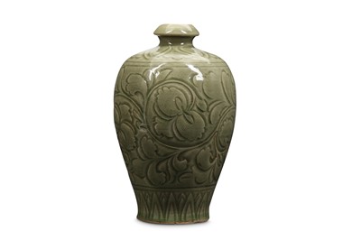 Lot 613 - A CHINESE CELADON-GLAZED VASE, MEIPING.