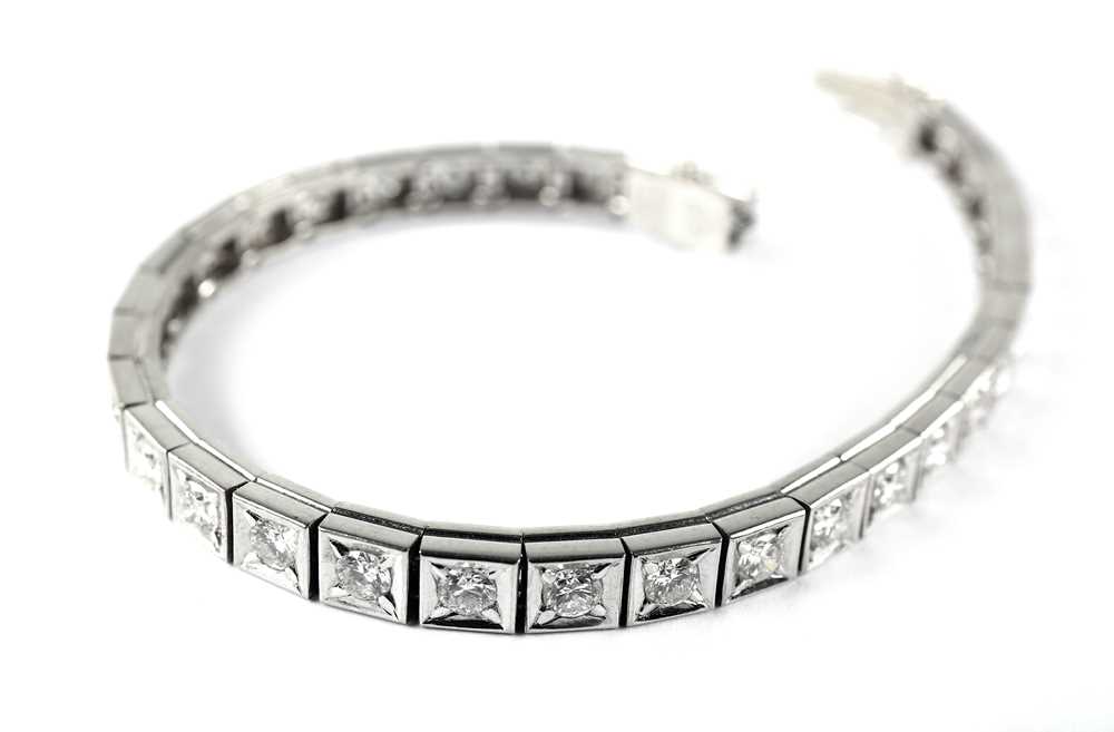 Lot 12 - A diamond line bracelet
