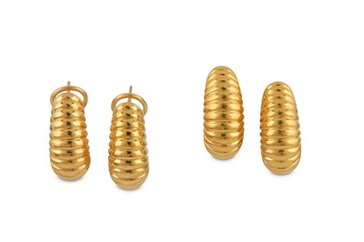 Lot 5 - Two pairs of reeded earrings