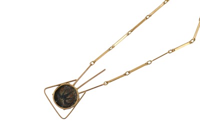 Lot 105 - A coin pendant necklace