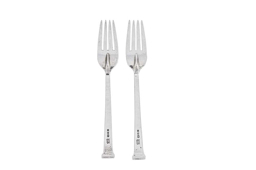 Lot 529 - A pair of George V sterling silver ‘arts and crafts’ forks, London 1925 by Omar Ramsden