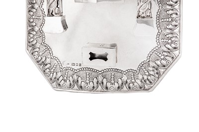 Lot 561 - Judaica – A George V sterling silver Torah breast plate (Hoshen Misphat), London 1935 by Moshe Rubin
